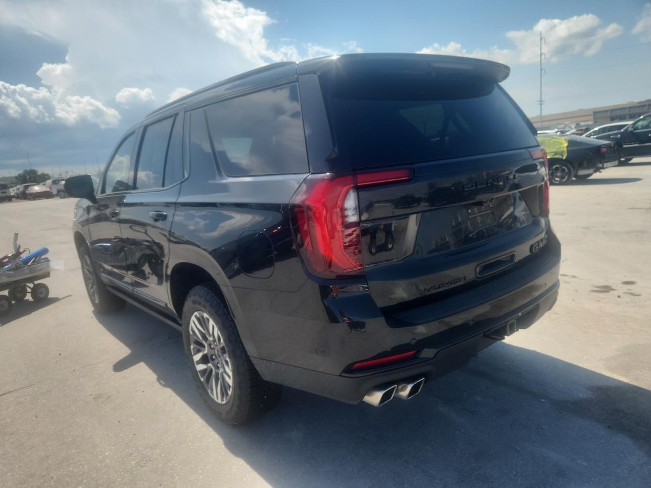 2025 GMC Yukon Denali - Фото 2