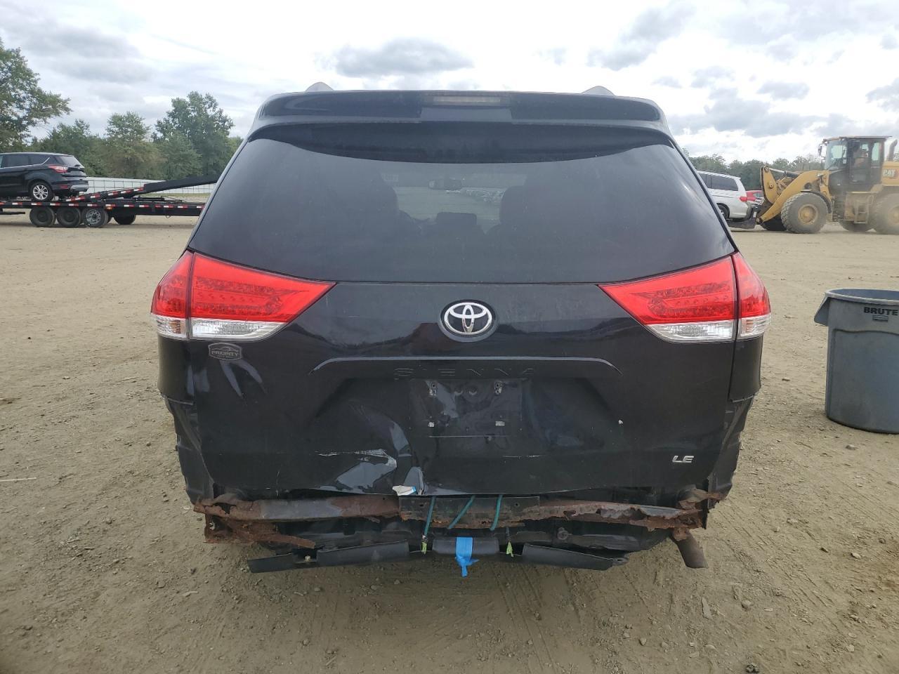 2011 Toyota Sienna Le - Image 6