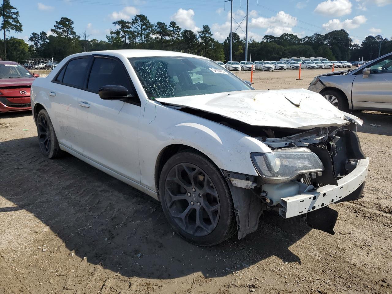 2020 Chrysler 300 Touring - Фото 4