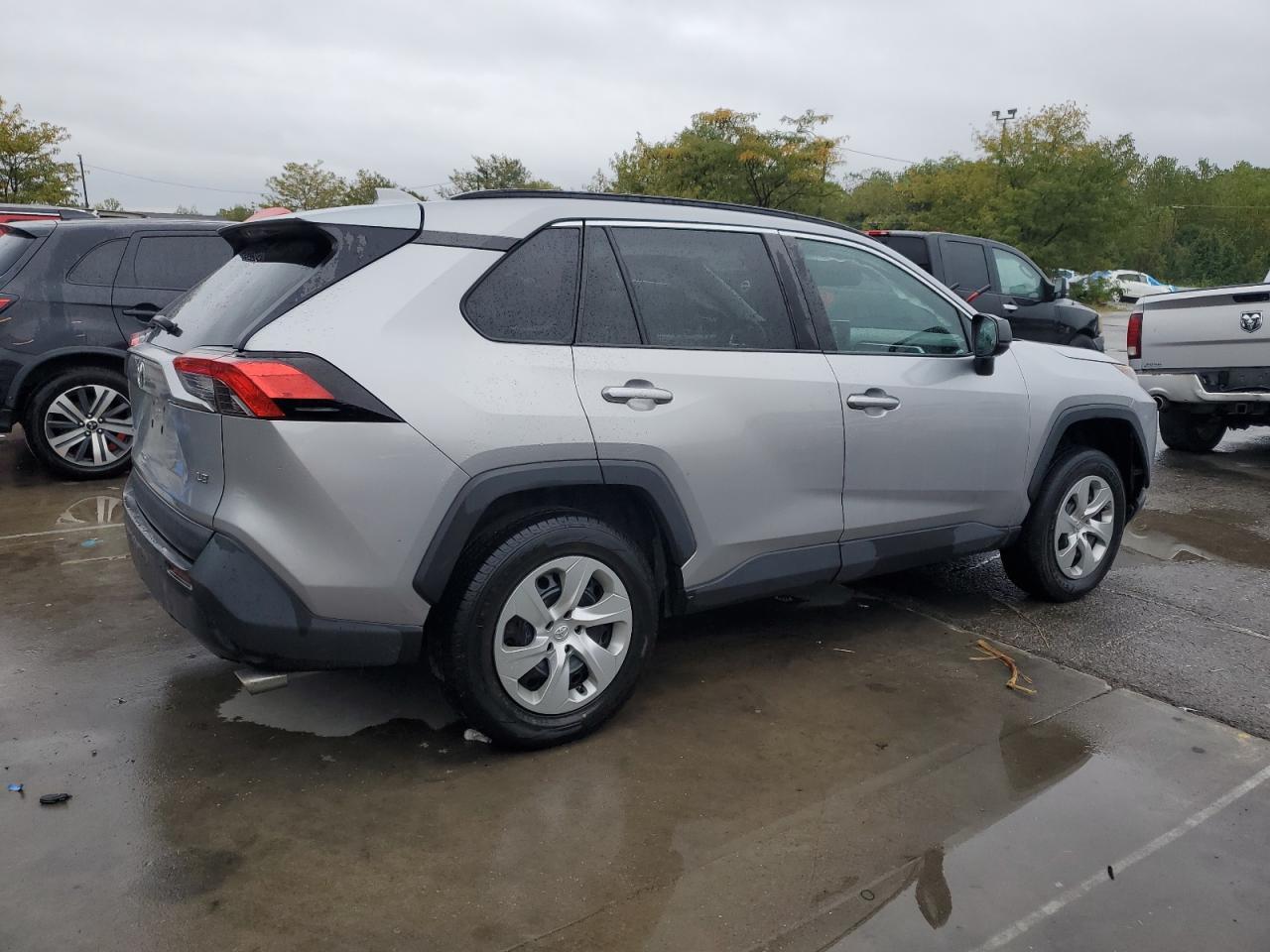 2021 Toyota Rav4 Le - Фото 3