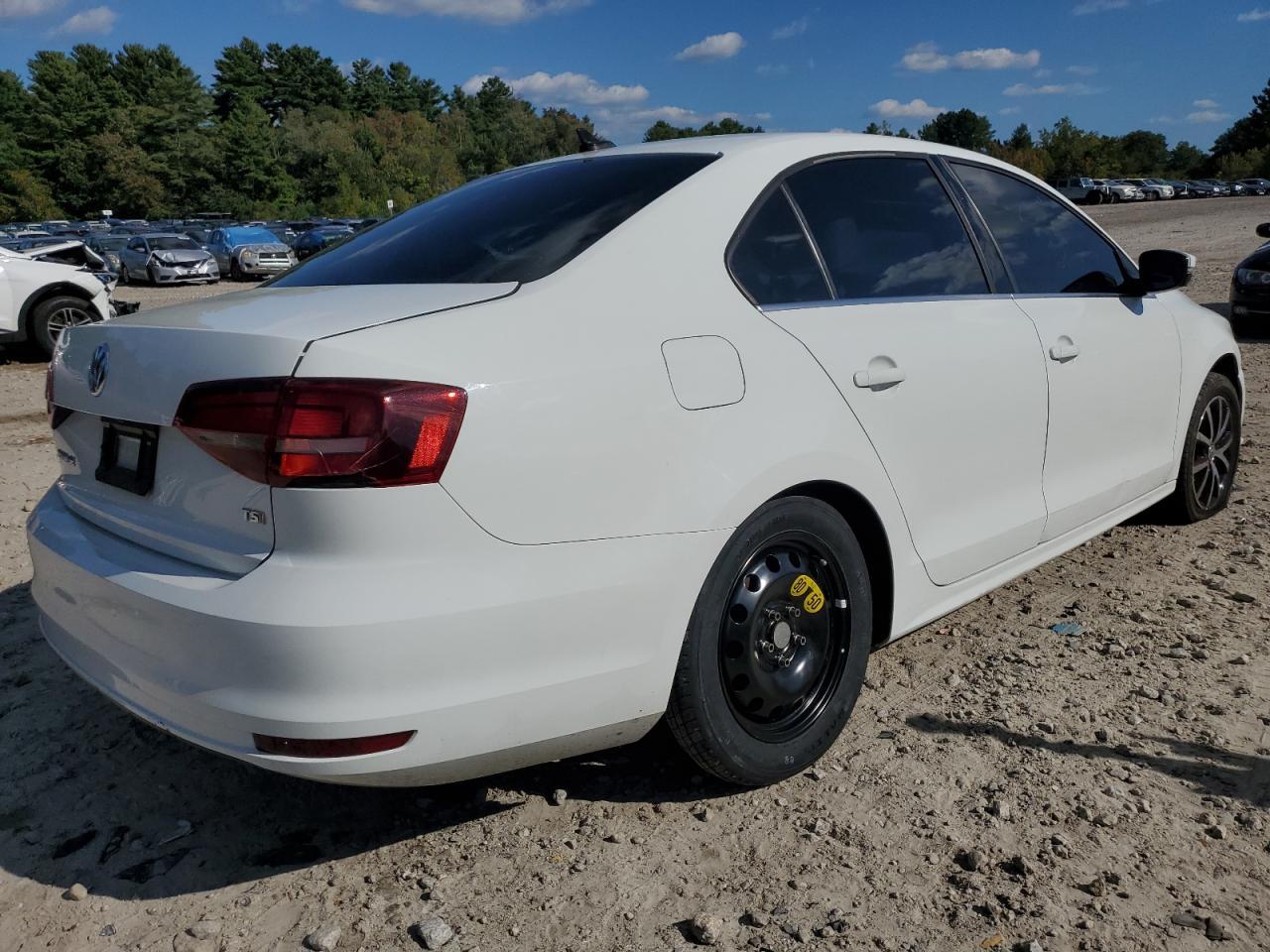 2018 Volkswagen Jetta Se - Image 3