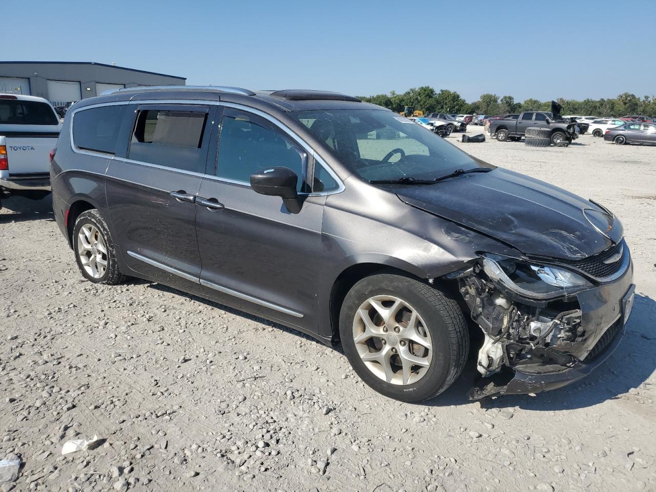 2020 Chrysler Pacifica Touring L Plus - Фото 4