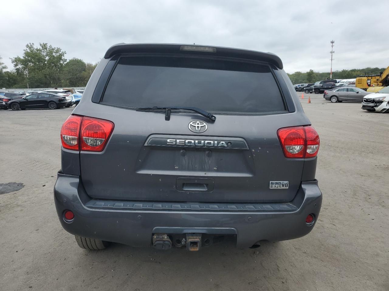 2017 Toyota Sequoia Sr5 - Фото 6