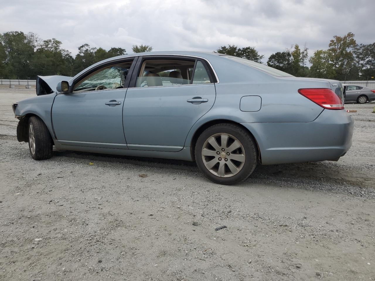 2006 Toyota Avalon - Image 2
