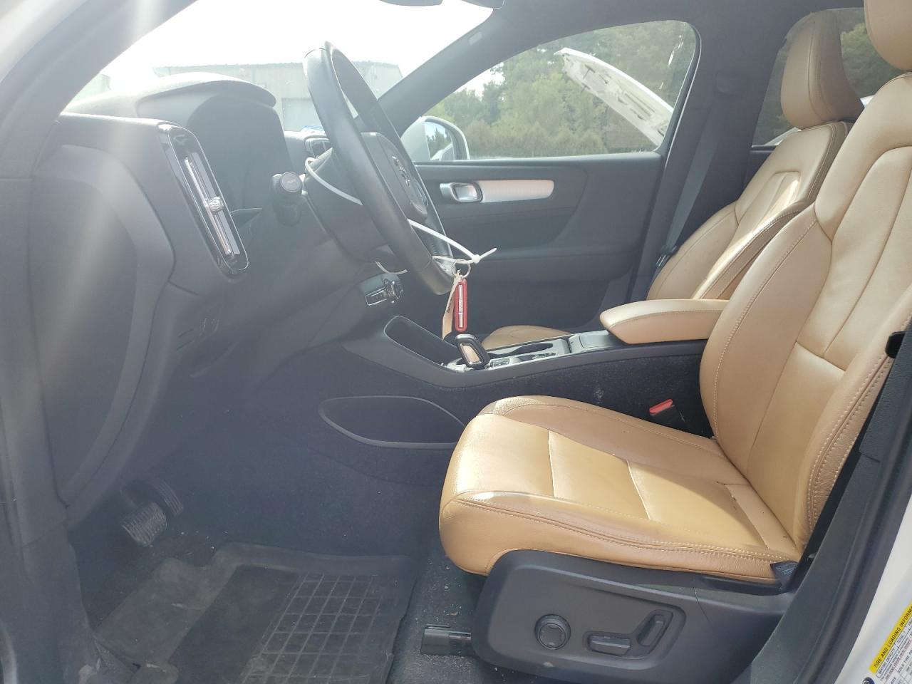 2019 Volvo Xc40 T5 Momentum - Image 7