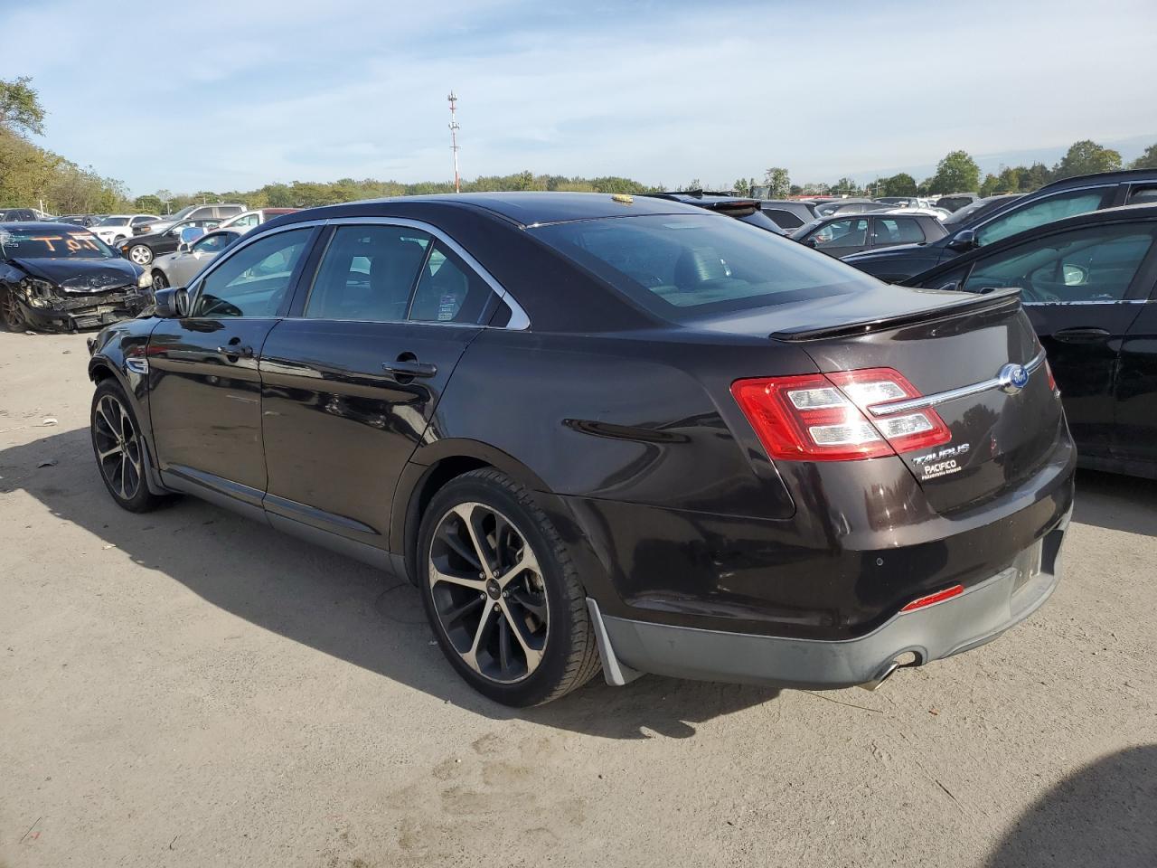 2014 Ford Taurus Sel - Фото 2