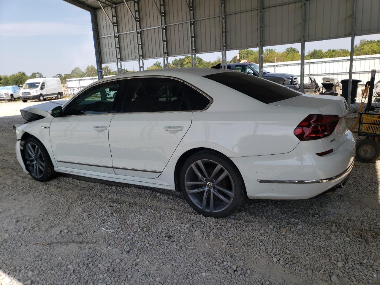 2017 Volkswagen Passat R-Line - Image 2