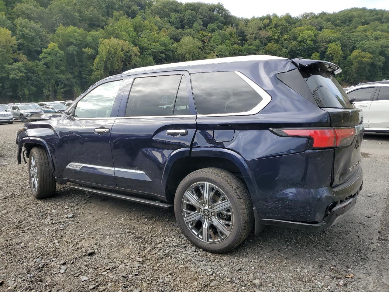 2025 Toyota Sequoia Sr5 - Фото 2