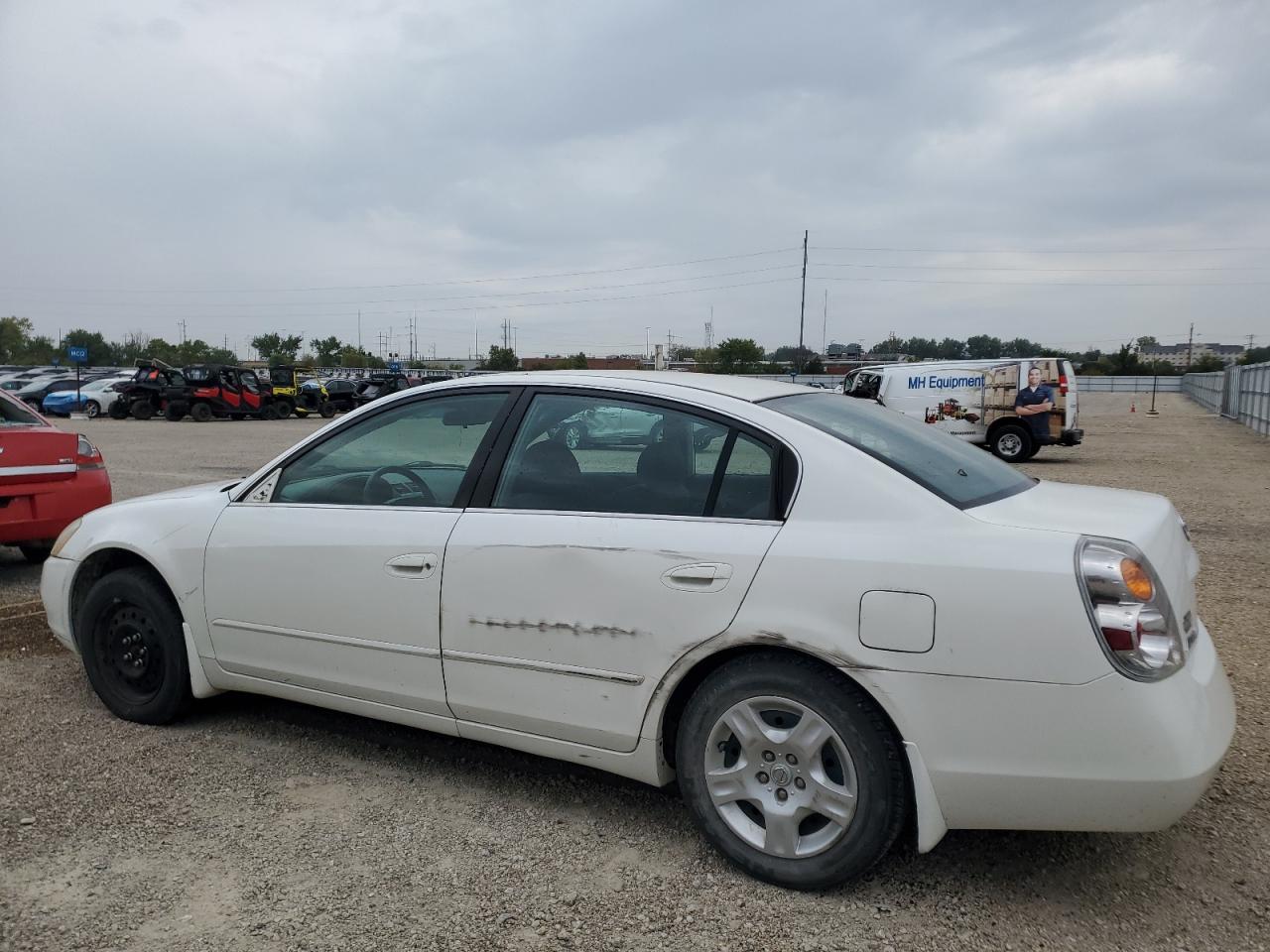 2002 Nissan Altima Base - Image 2