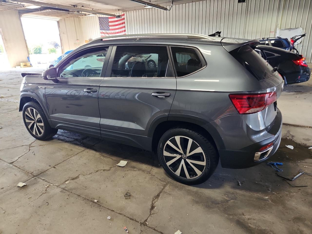 2022 Volkswagen Taos Se - Фото 2