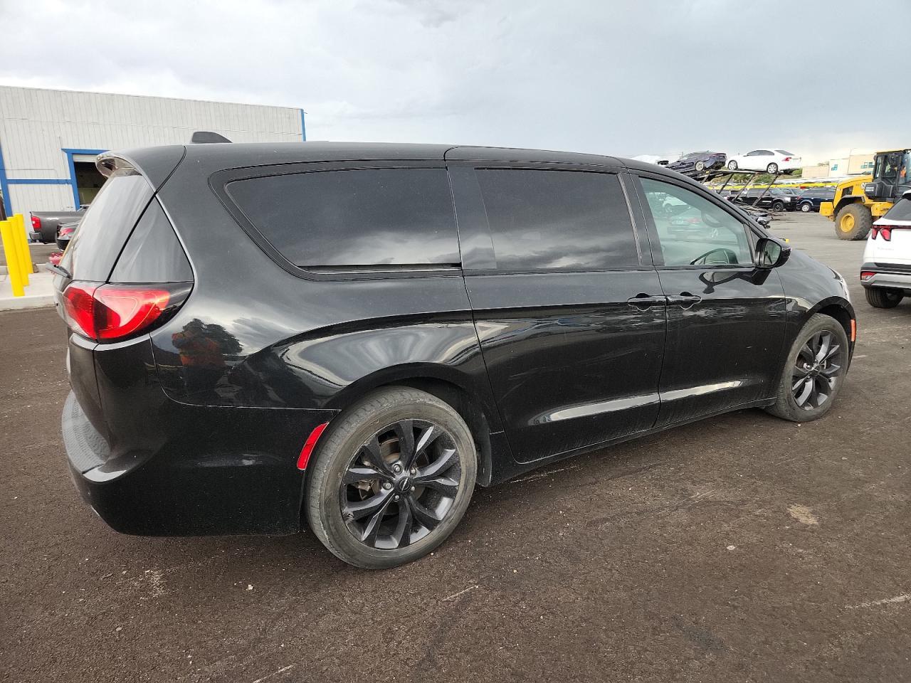 2020 Chrysler Pacifica Touring - Фото 3