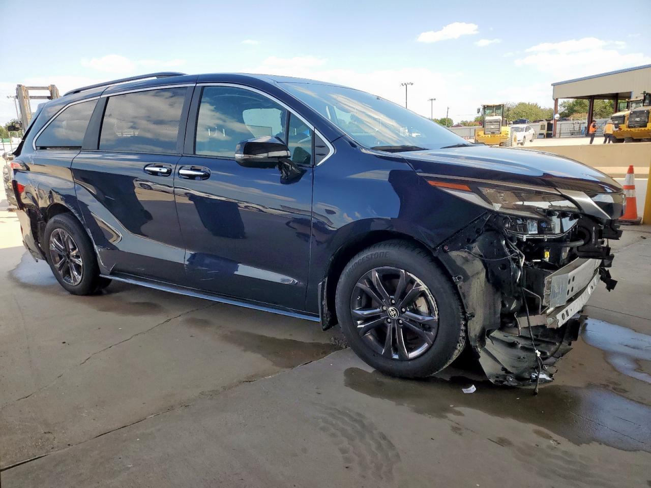2024 Toyota Sienna Xse - Фото 4