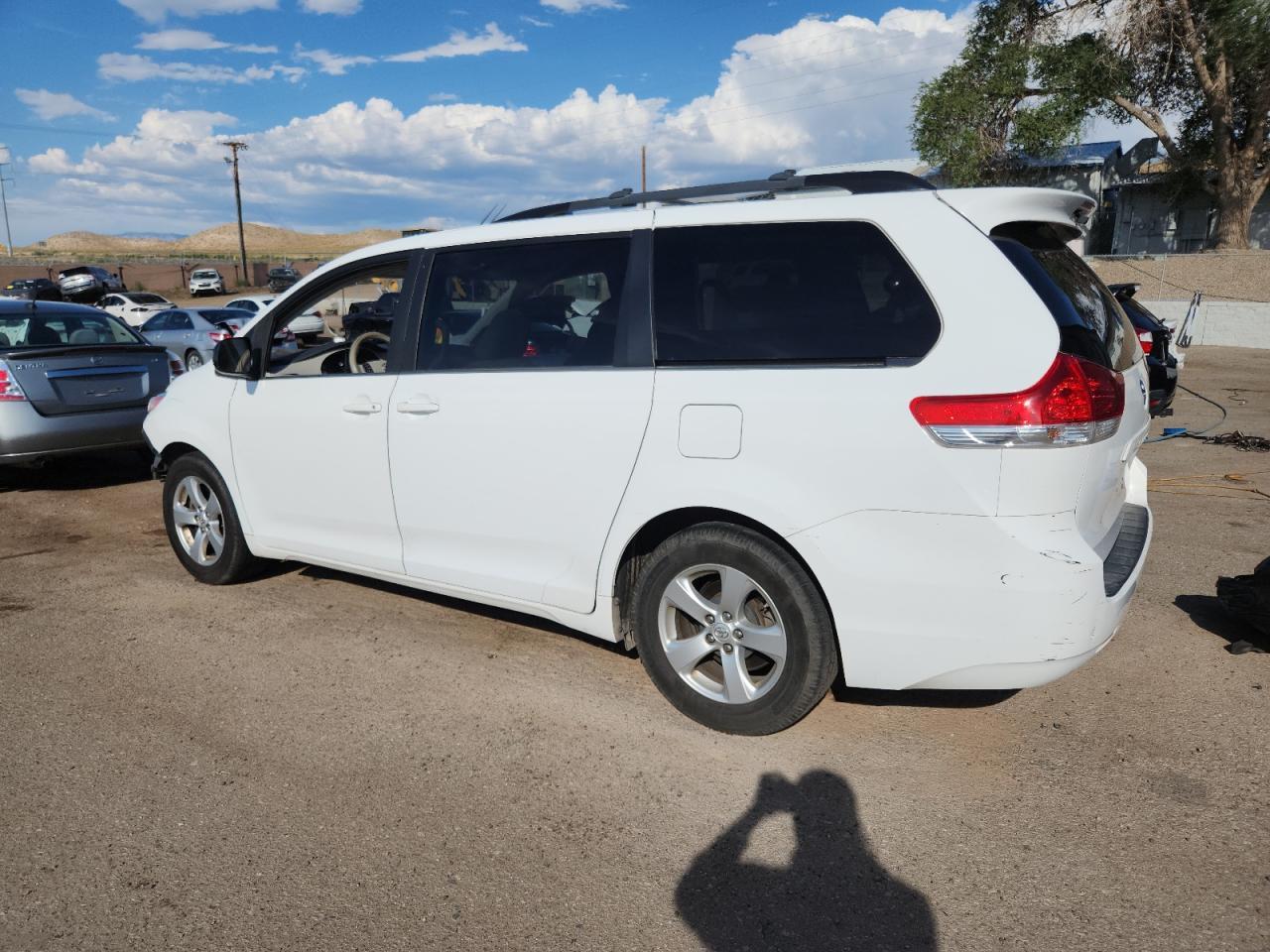 2014 Toyota Sienna Le - Image 2