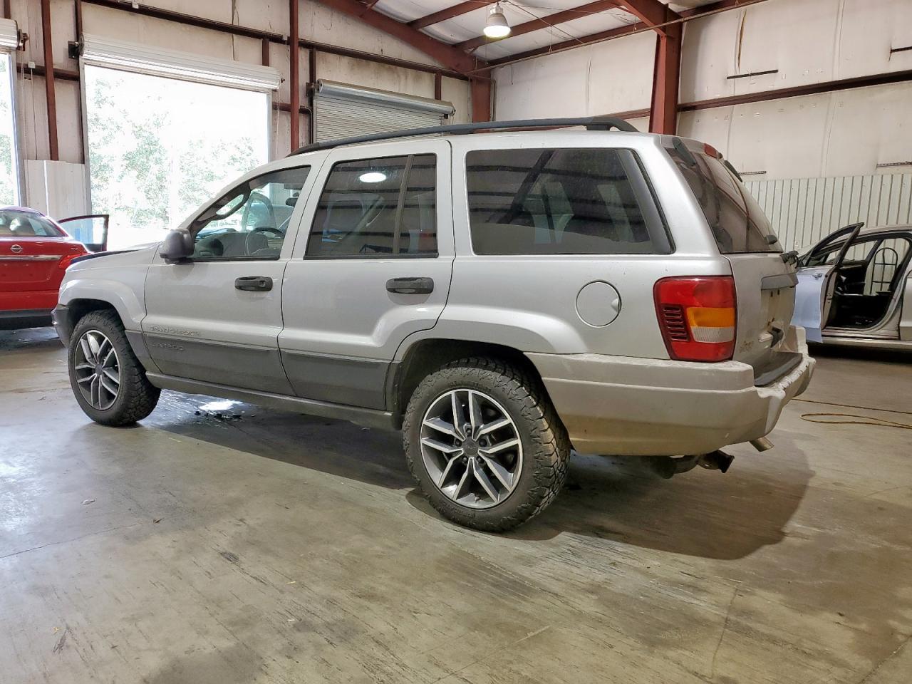 2004 Jeep Grand Cherokee Laredo - Image 2