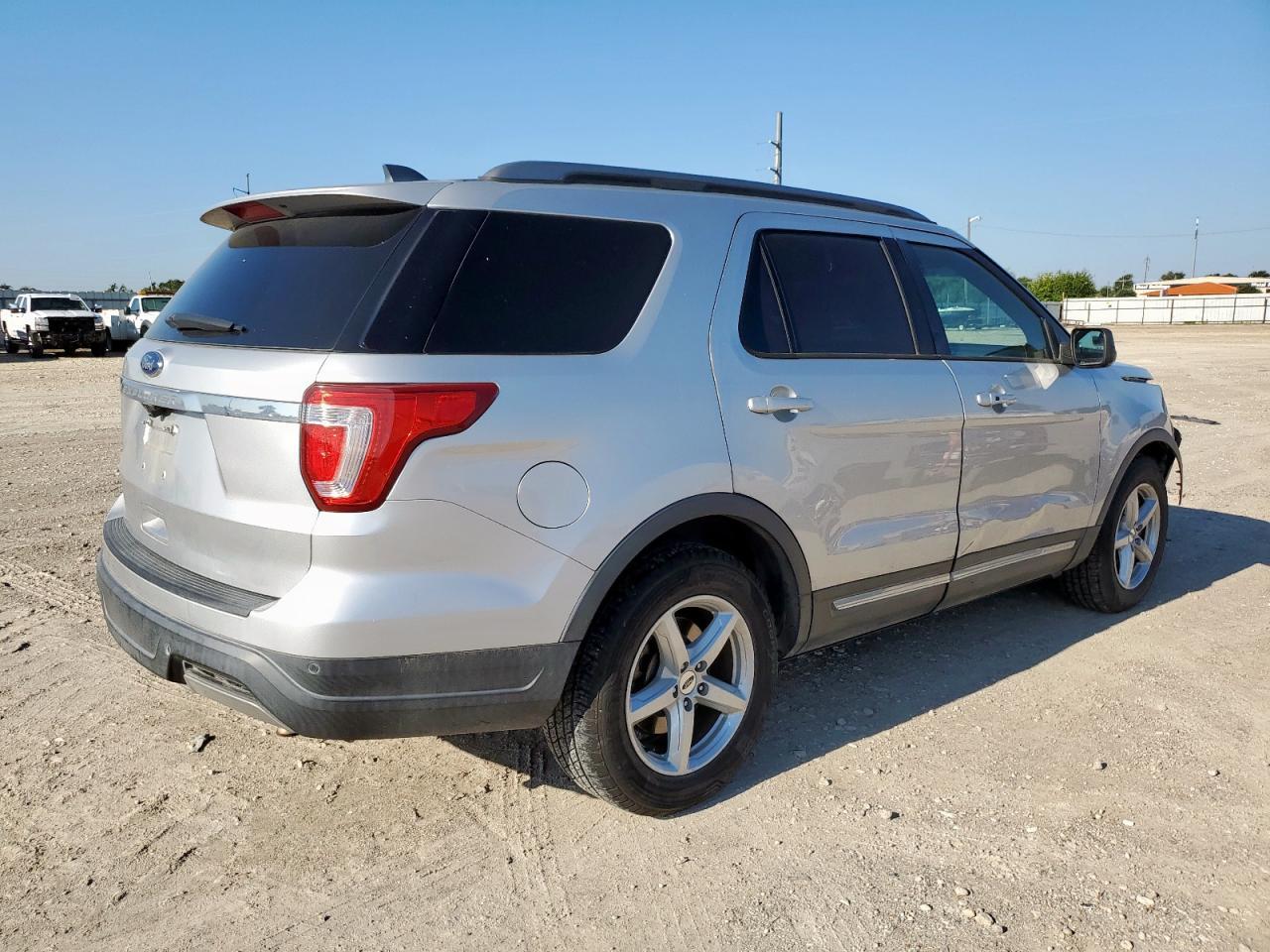 2019 Ford Explorer Xlt - Фото 3