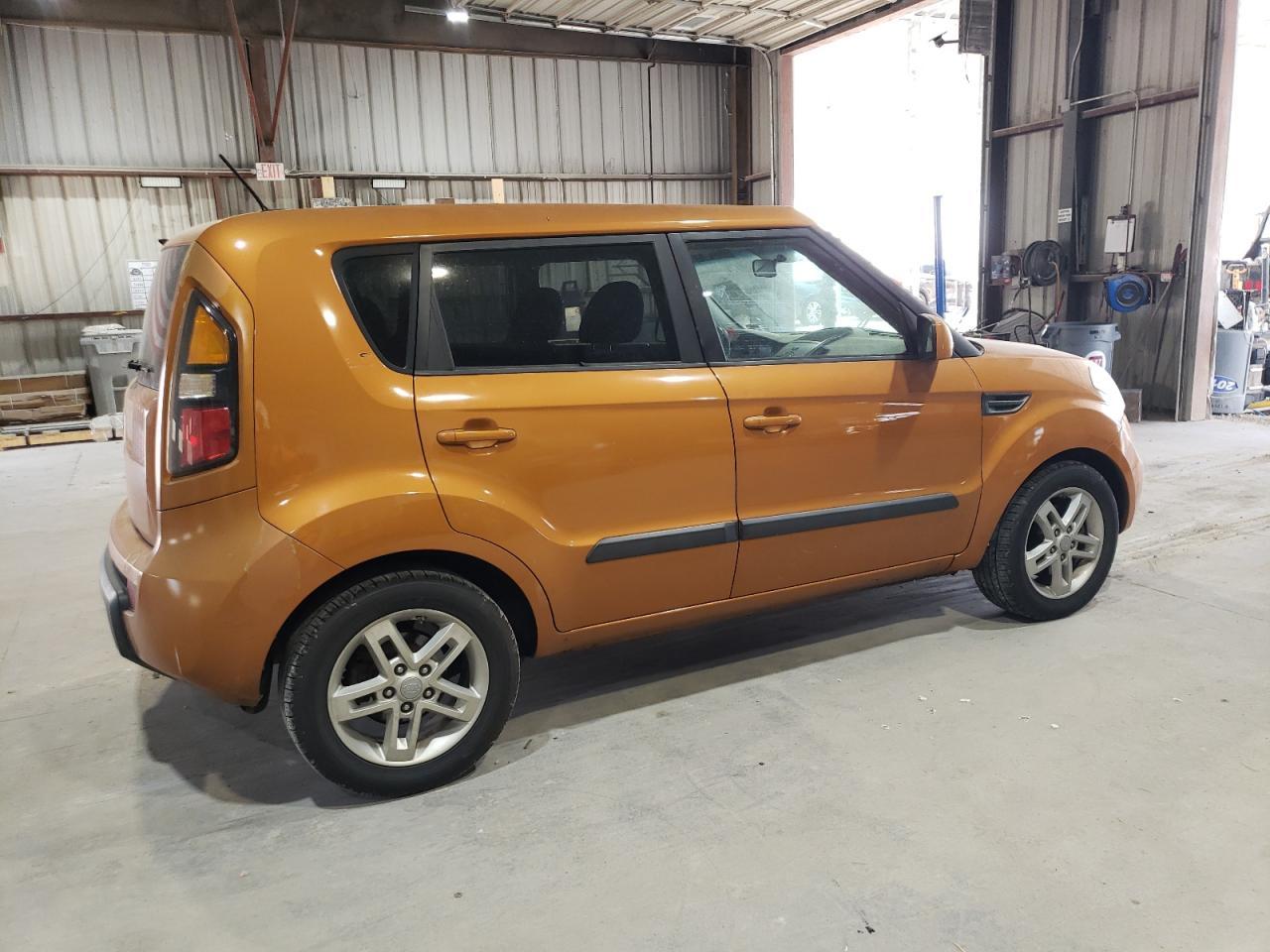 2011 Kia Soul + - Image 3
