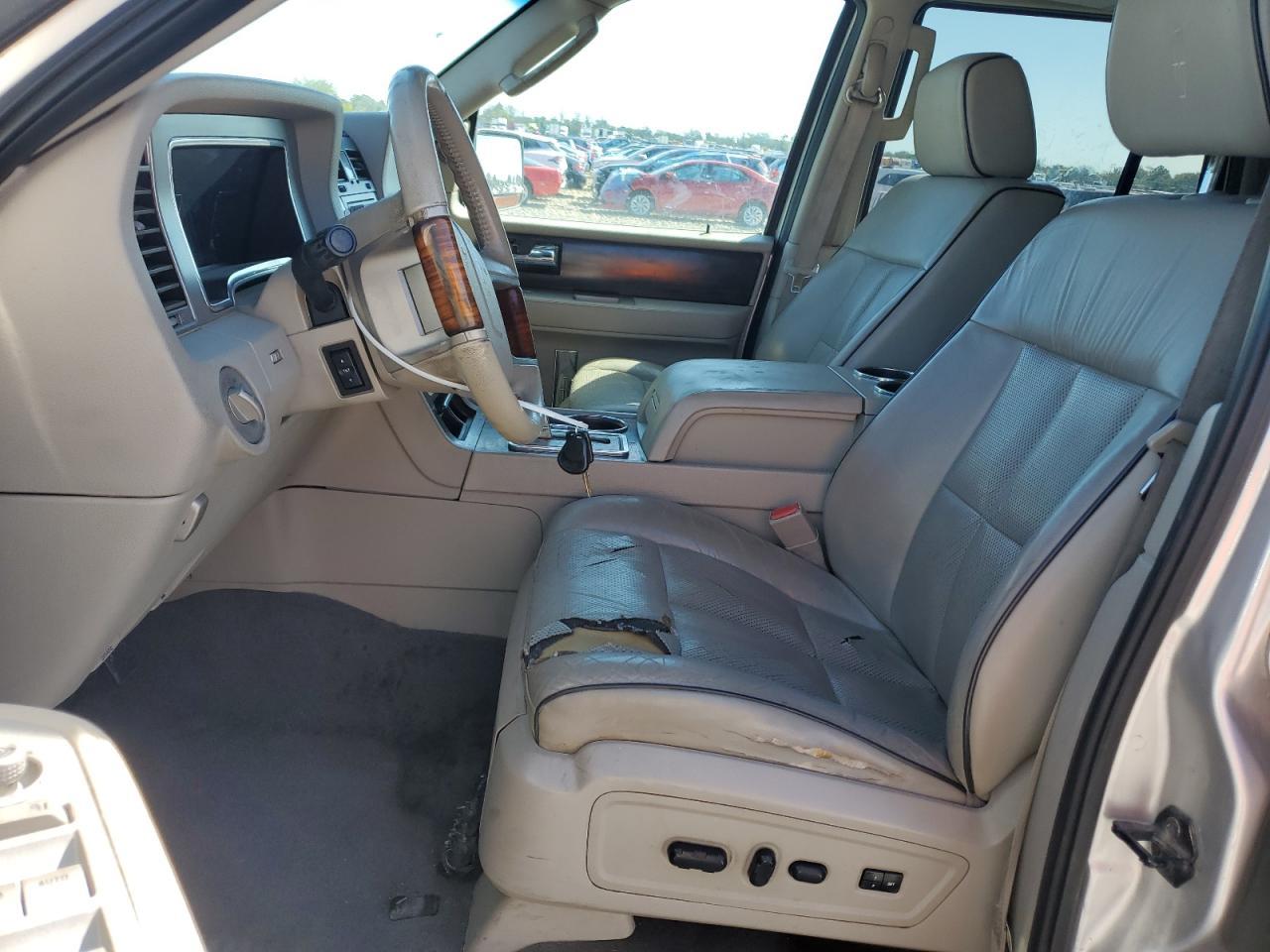 2007 Lincoln Navigator - Image 7