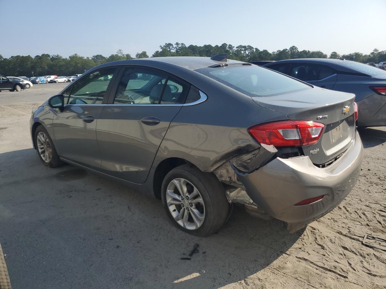 2019 Chevrolet Cruze Lt - Image 2