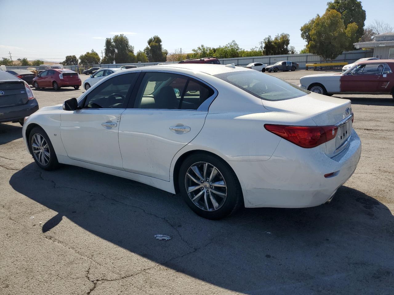 2015 Infiniti Q50 Base - Фото 2