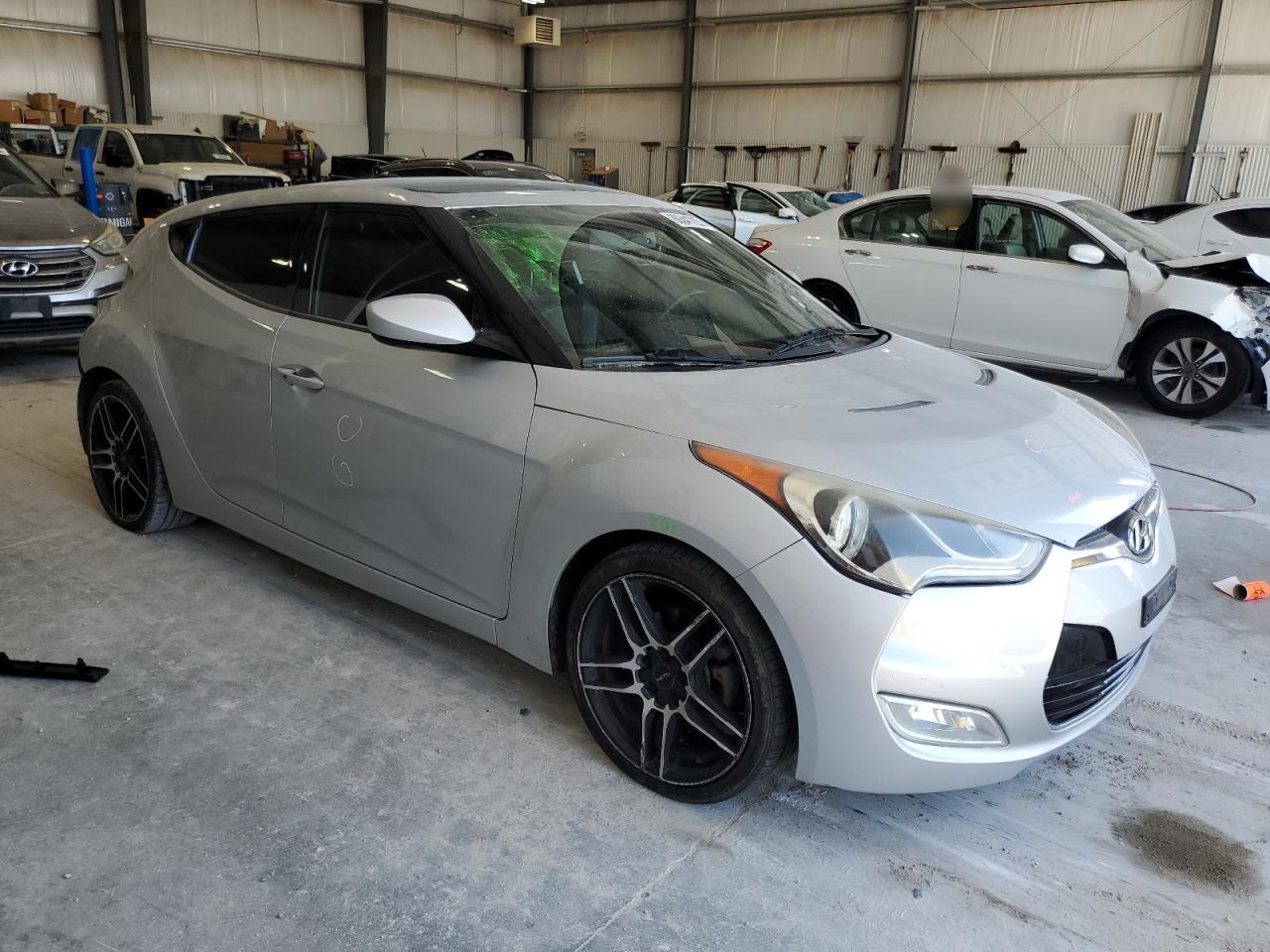 2013 Hyundai Veloster - Фото 4