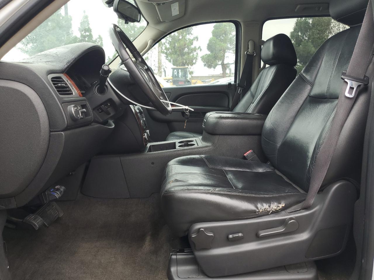 2011 Chevrolet Suburban C1500 Lt - Image 7