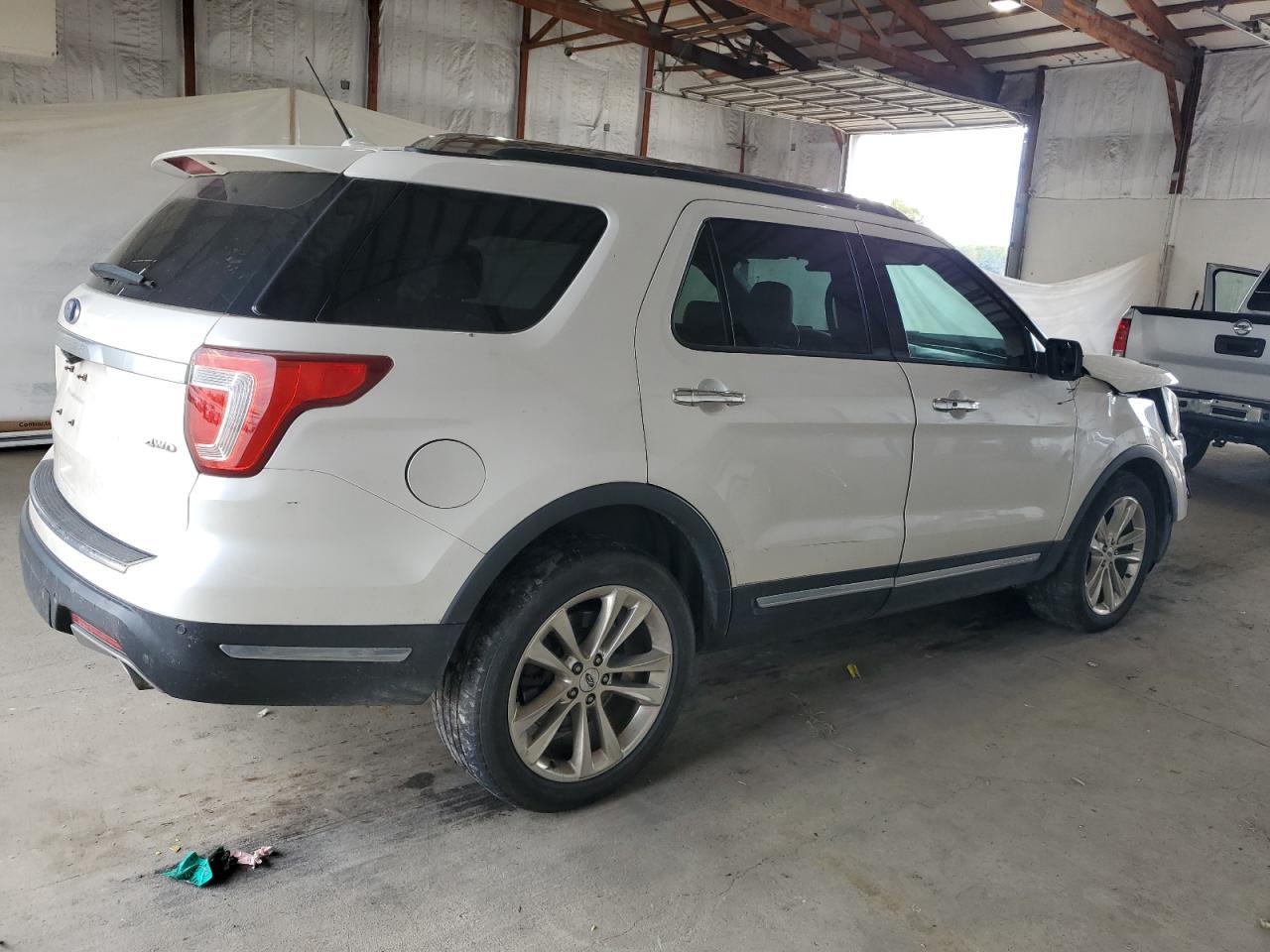 2019 Ford Explorer Limited - Image 3