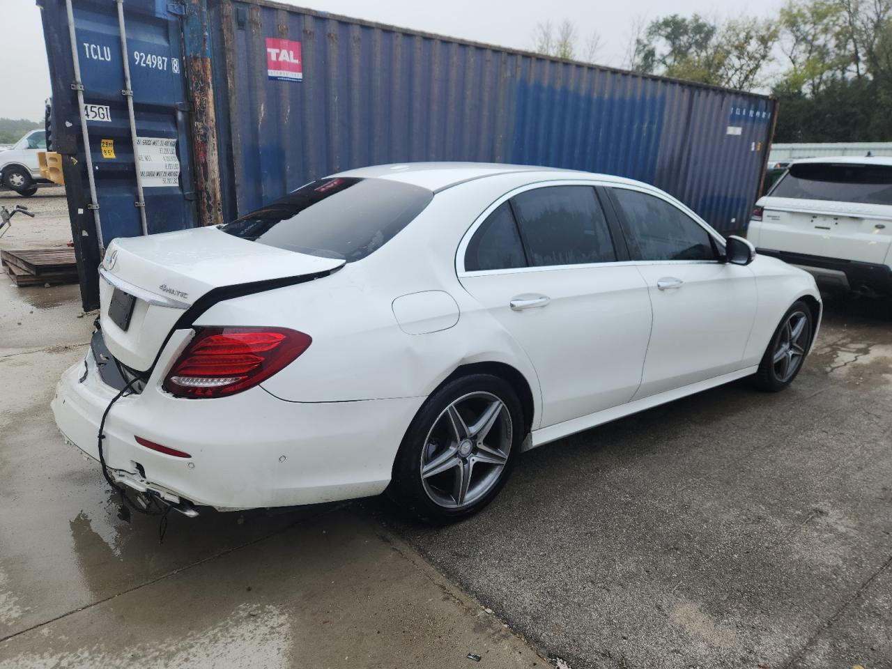 2017 Mercedes-Benz E 300 4Matic - Фото 3