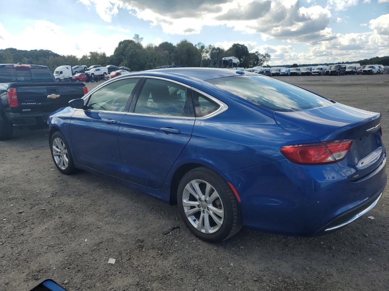 2015 Chrysler 200 Limited - Фото 2