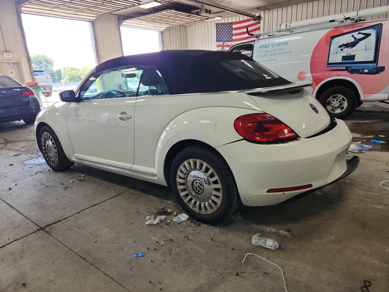 2013 Volkswagen Beetle - Фото 2