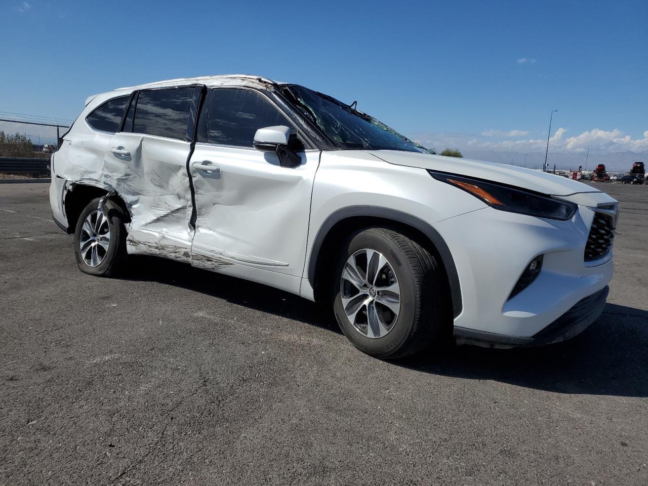 2022 Toyota Highlander - Image 4