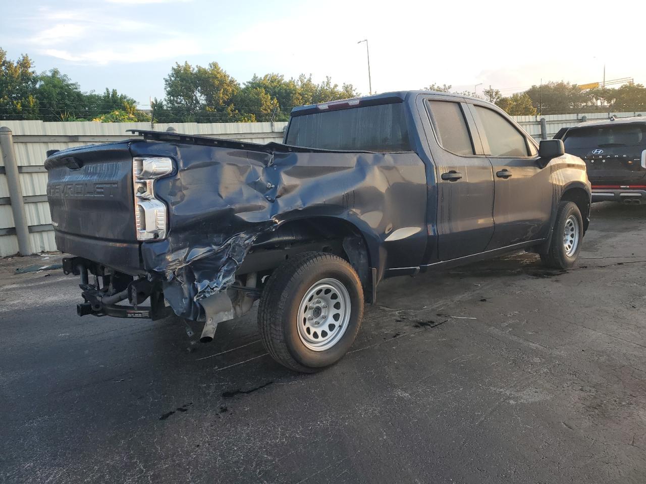 2021 Chevrolet Silverado C1500 - Фото 3