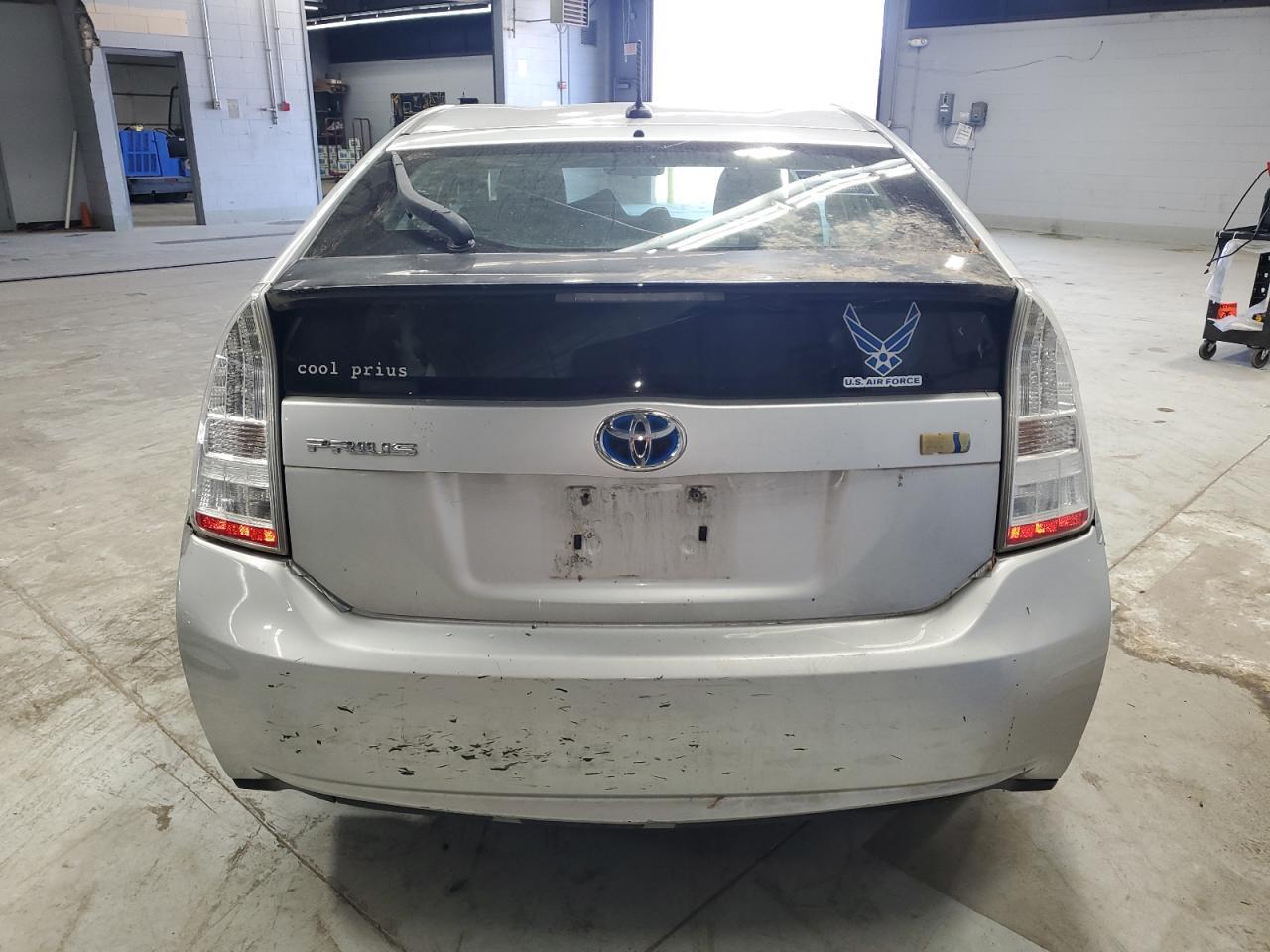 2011 Toyota Prius - Фото 6