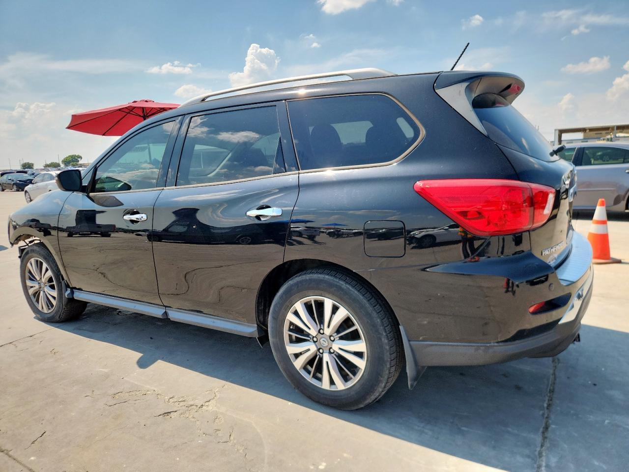 2018 Nissan Pathfinder S - Фото 3