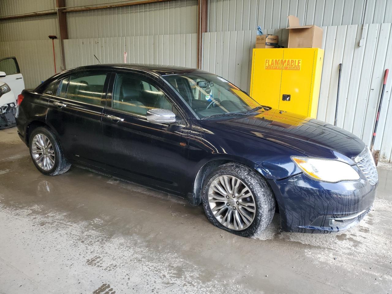 2013 Chrysler 200 - Image 4