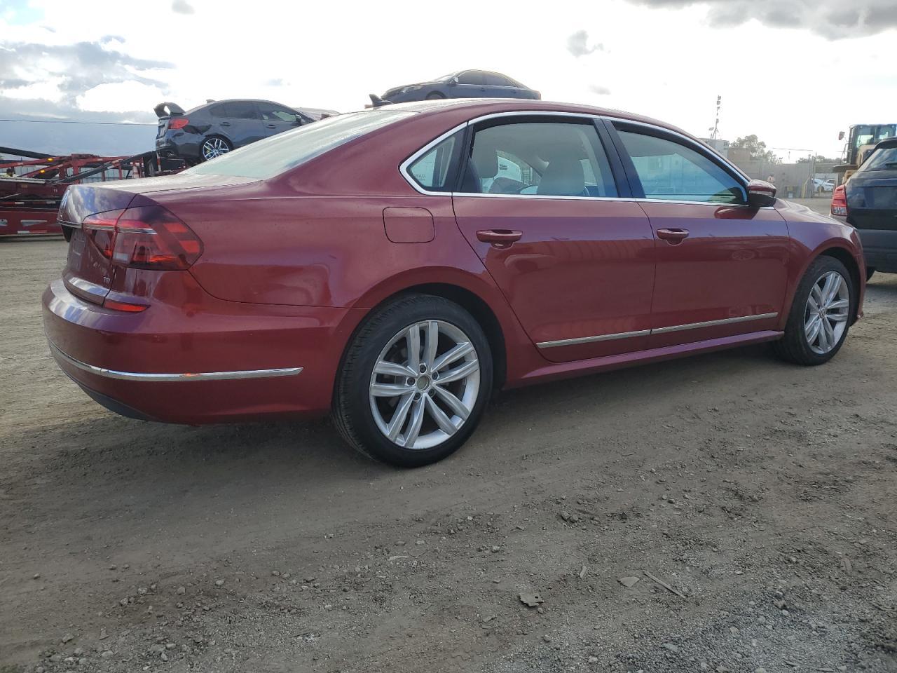 2018 Volkswagen Passat Sel Premium - Фото 3
