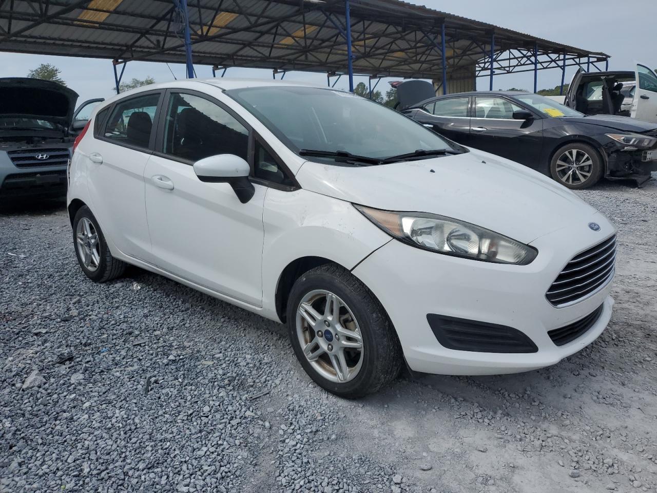 2017 Ford Fiesta Se - Фото 4