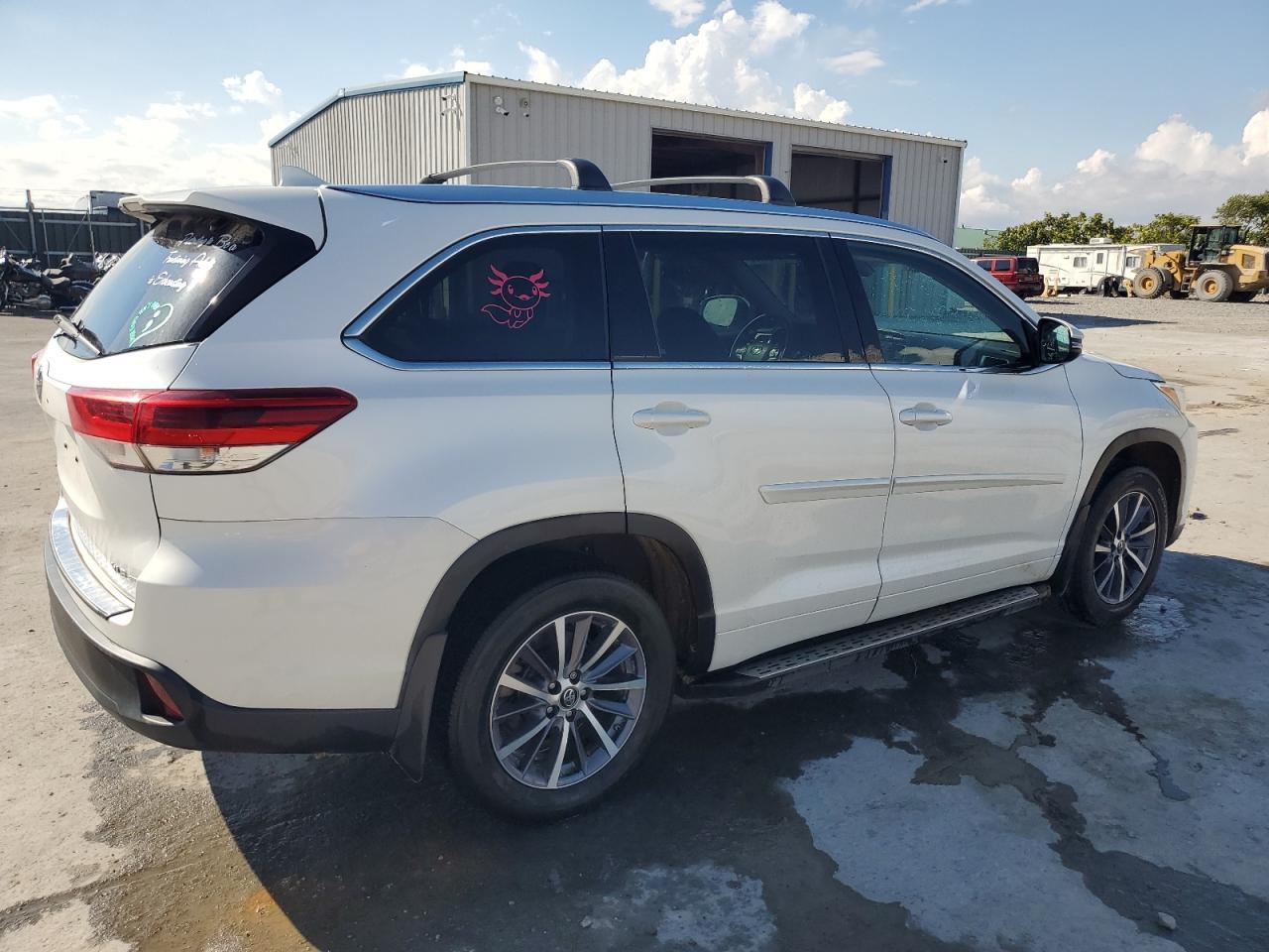 2017 Toyota Highlander Se - Фото 3