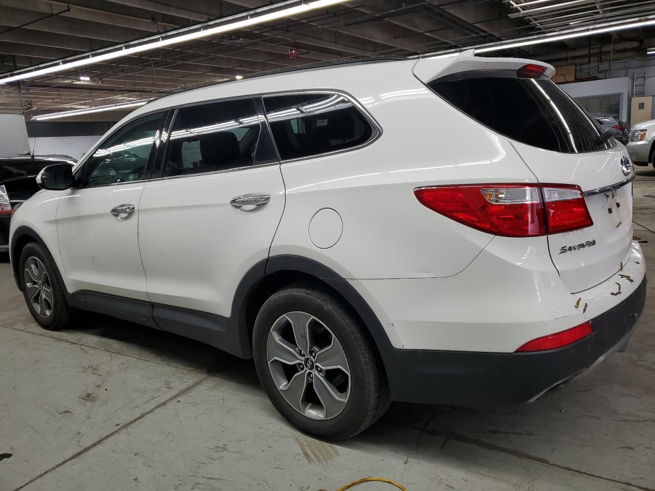 2016 Hyundai Santa Fe Se - Image 2