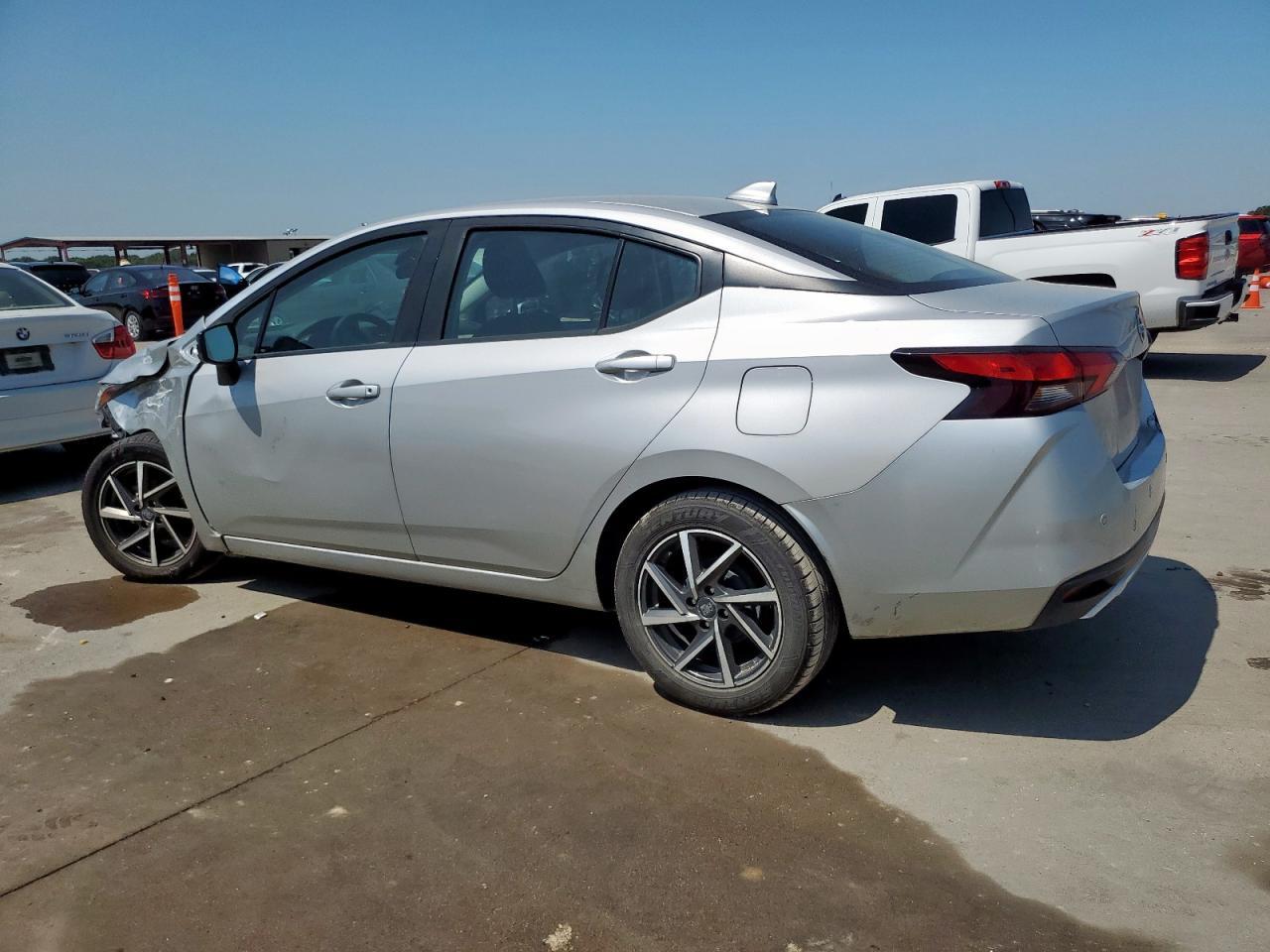 2022 Nissan Versa Sv - Image 2