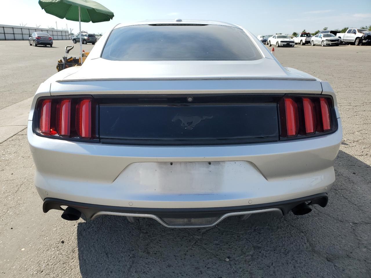 2015 Ford Mustang - Фото 6