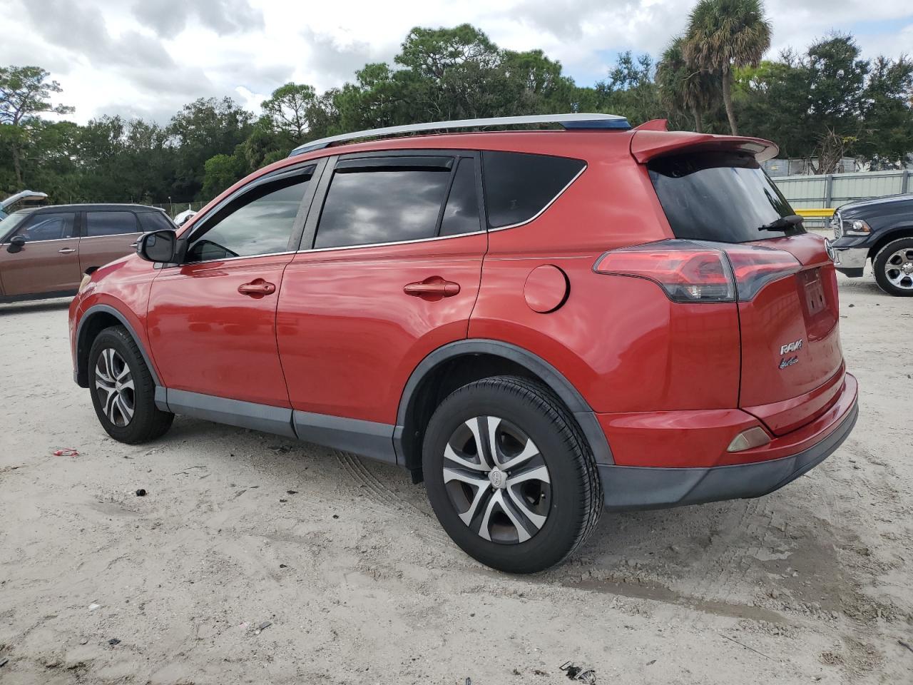 2016 Toyota Rav4 Le - Фото 2