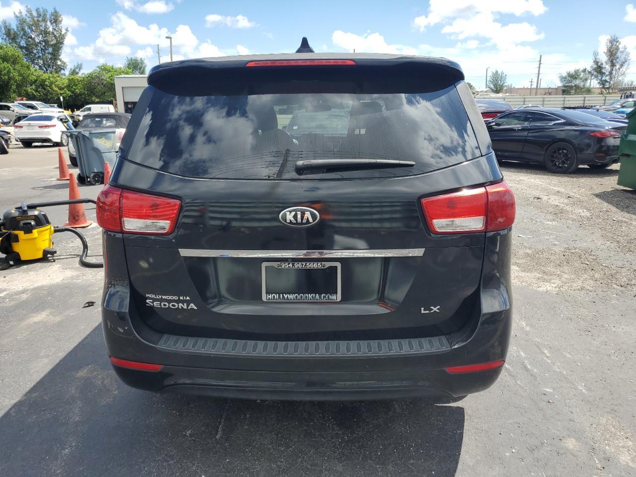2017 Kia Sedona Lx - Фото 6
