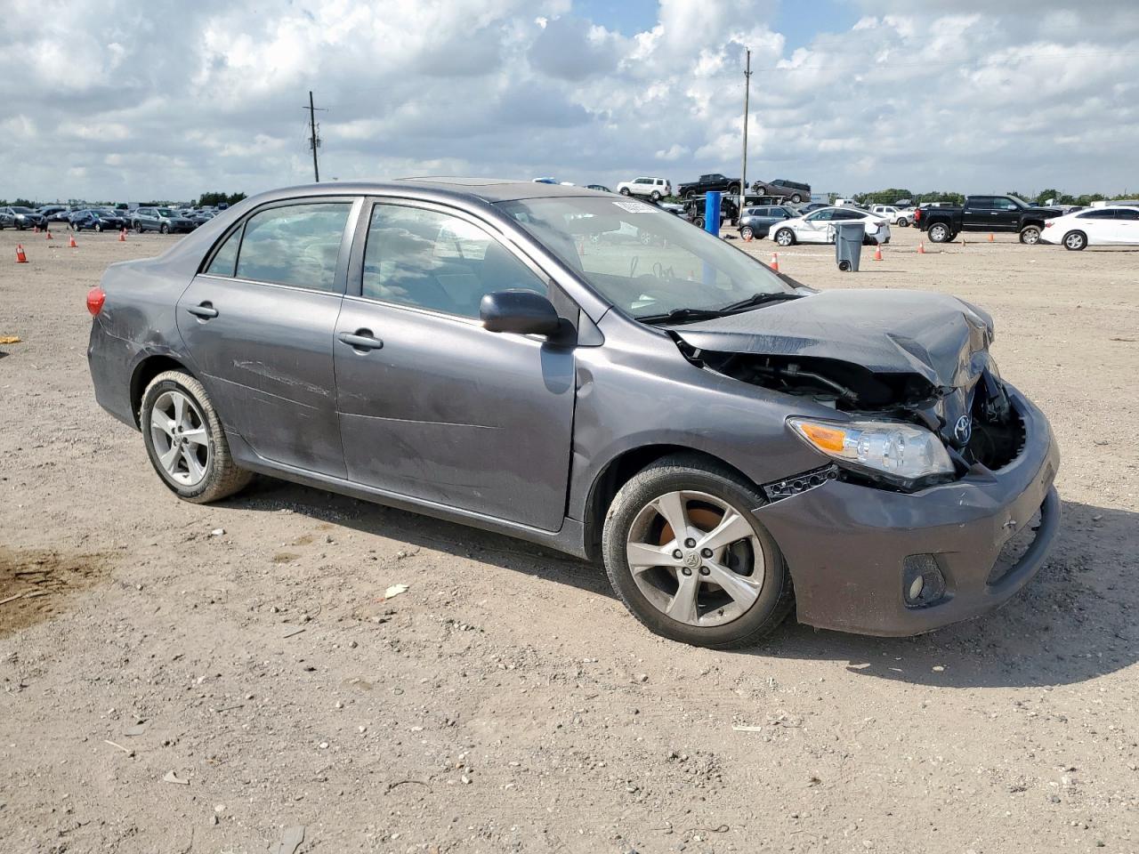 2013 Toyota Corolla Base - Фото 4