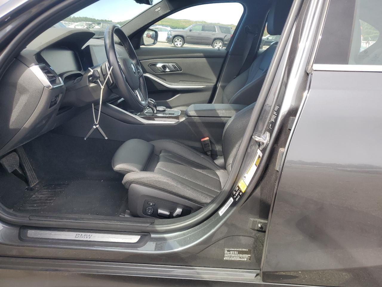 2020 BMW 330Xi - Фото 7