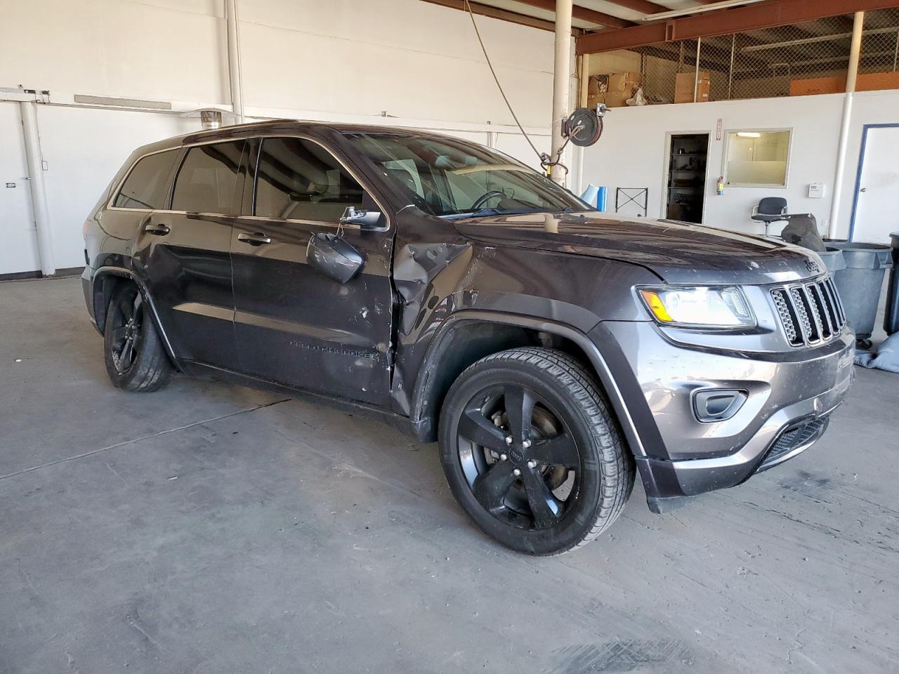 2015 Jeep Grand Cherokee Laredo - Image 4