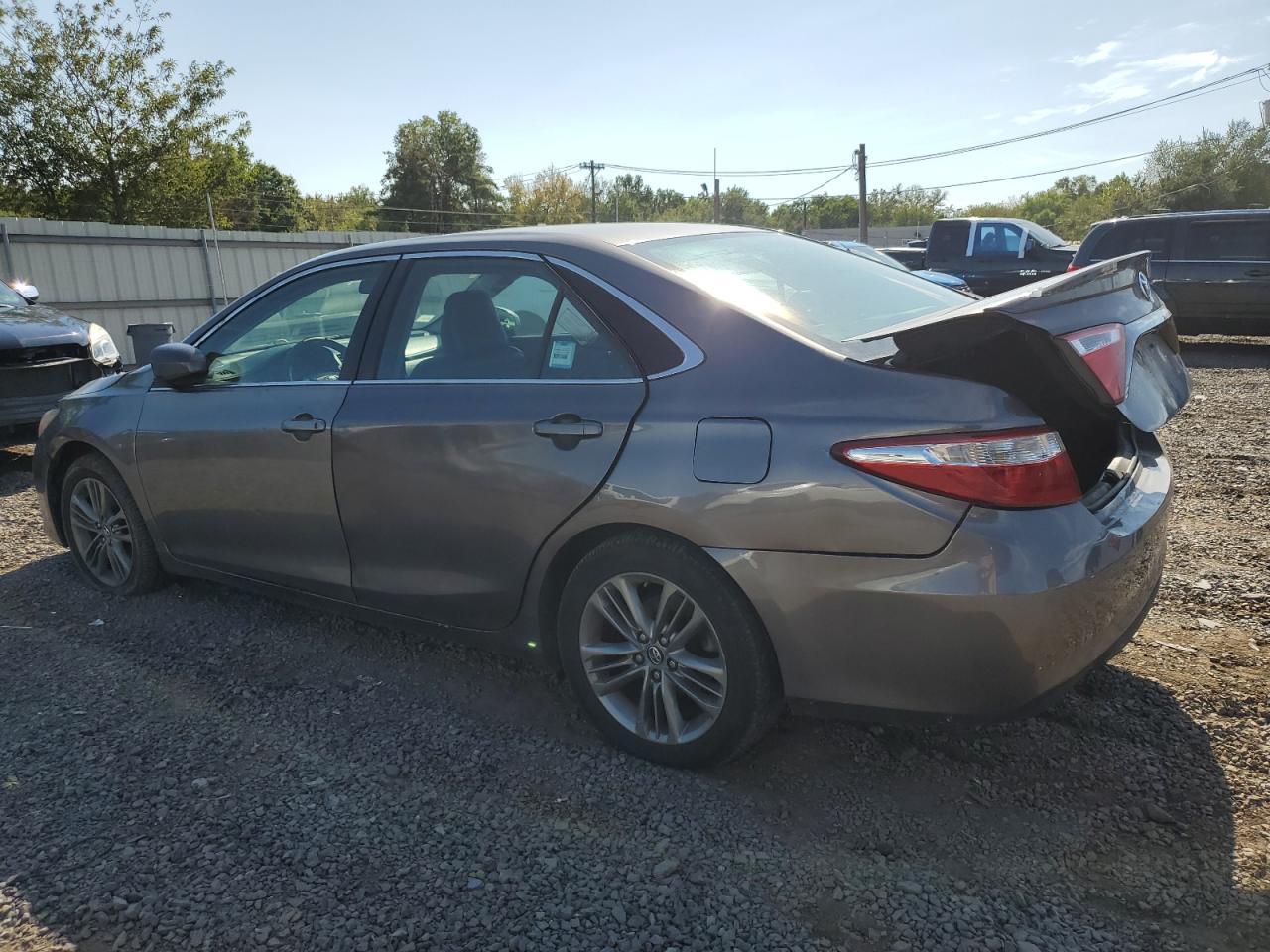 2016 Toyota Camry Le - Image 2
