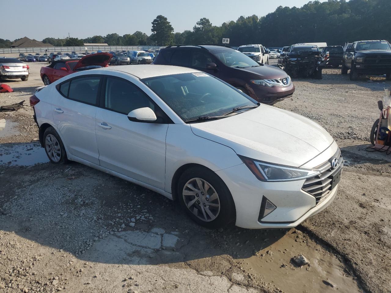 2019 Hyundai Elantra Se - Image 4