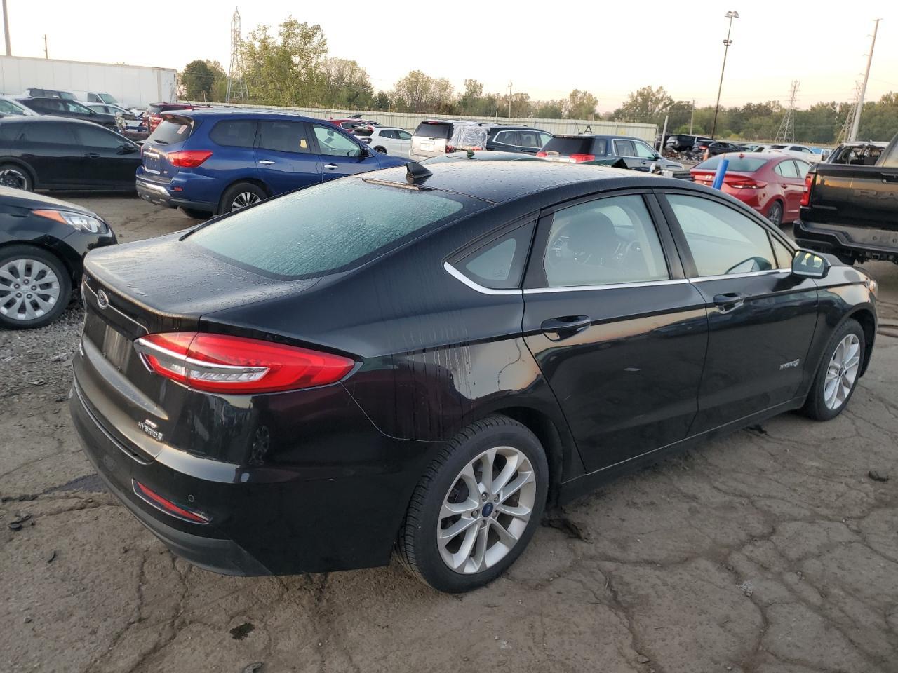 2019 Ford Fusion Se - Фото 3