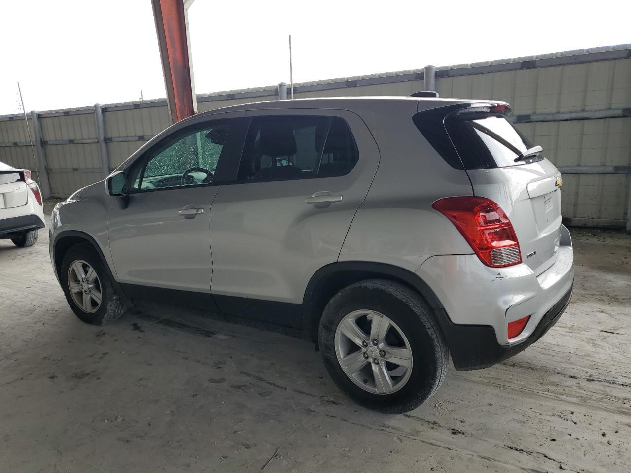 2022 Chevrolet Trax Ls - Image 2