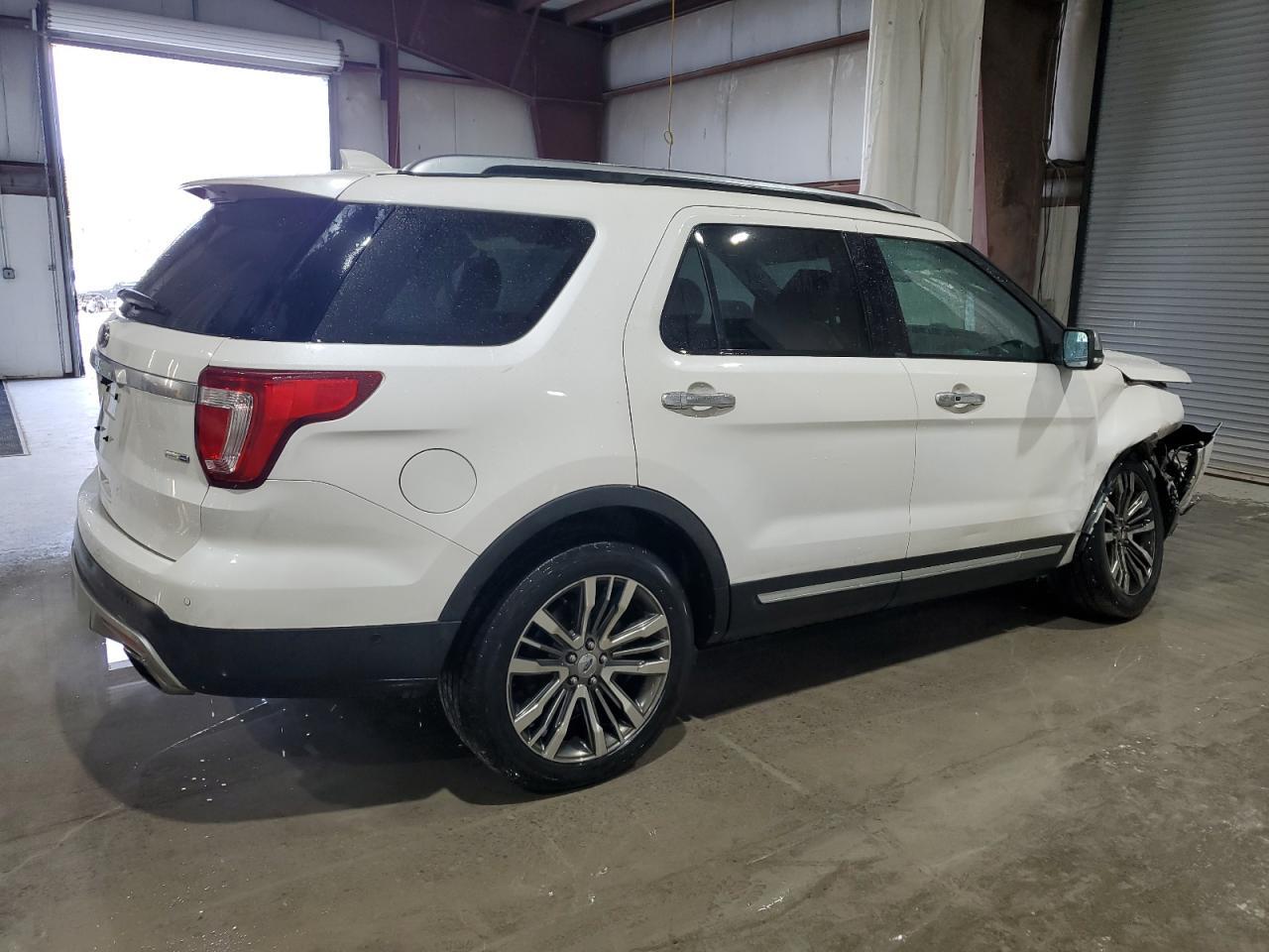 2016 Ford Explorer Platinum - Image 3